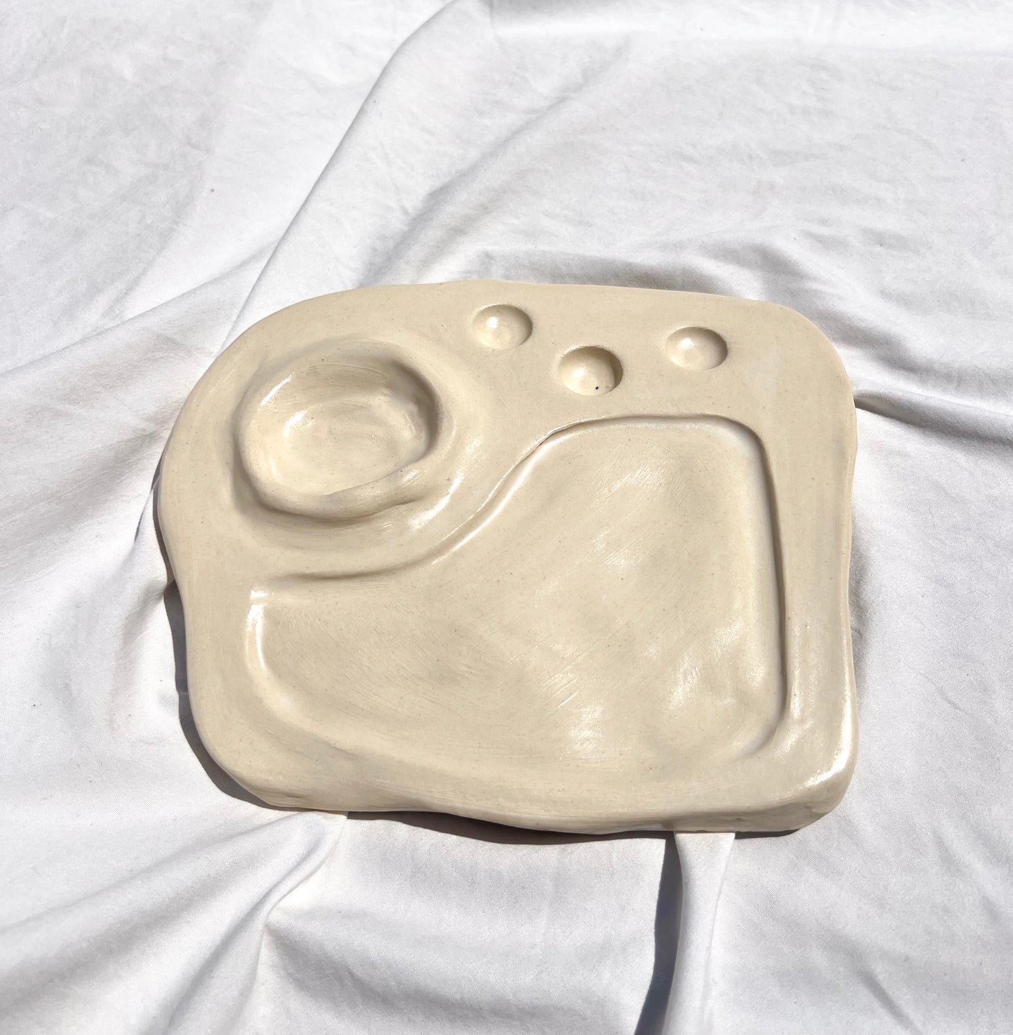 Beige plate