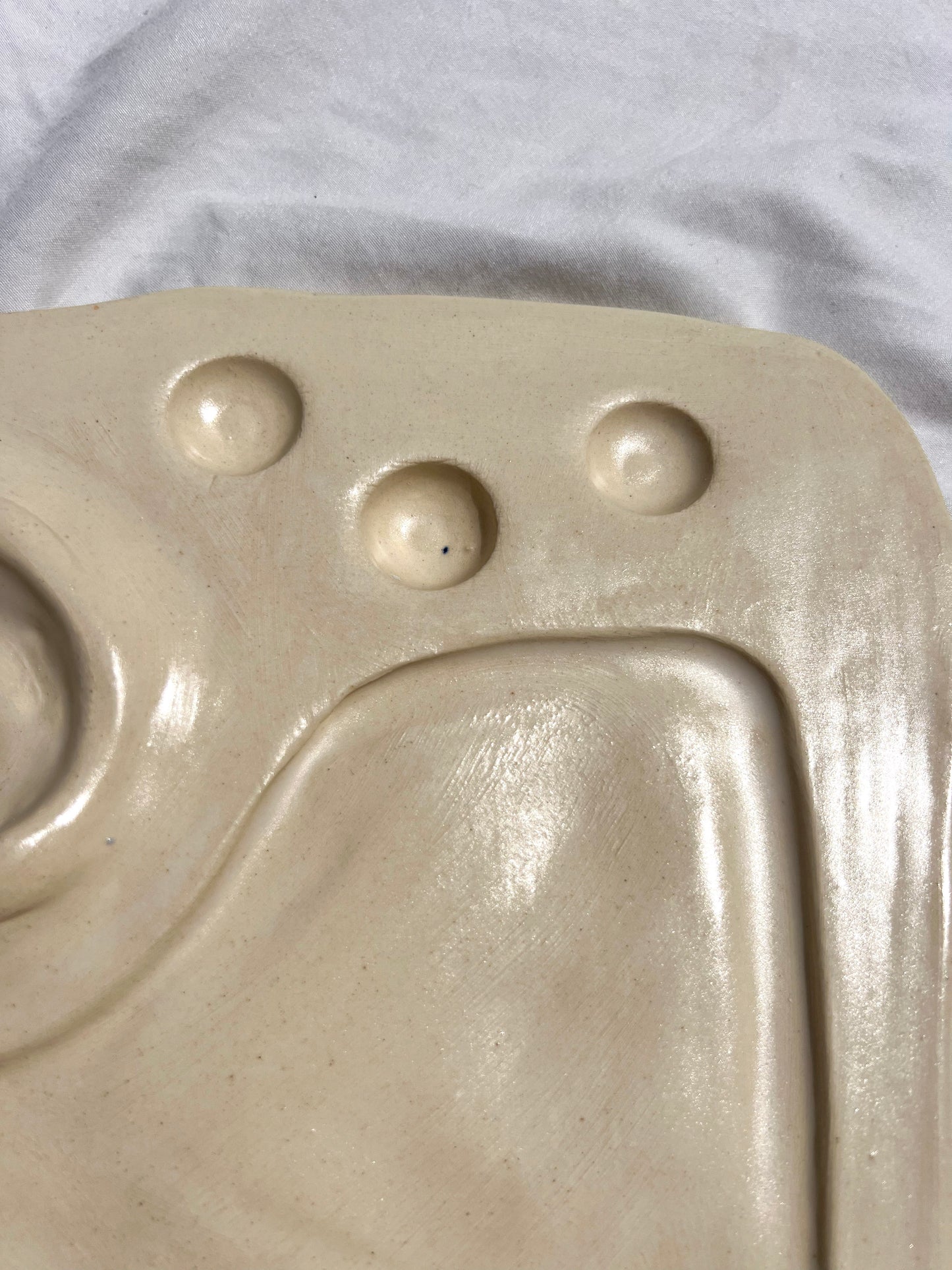 Beige plate