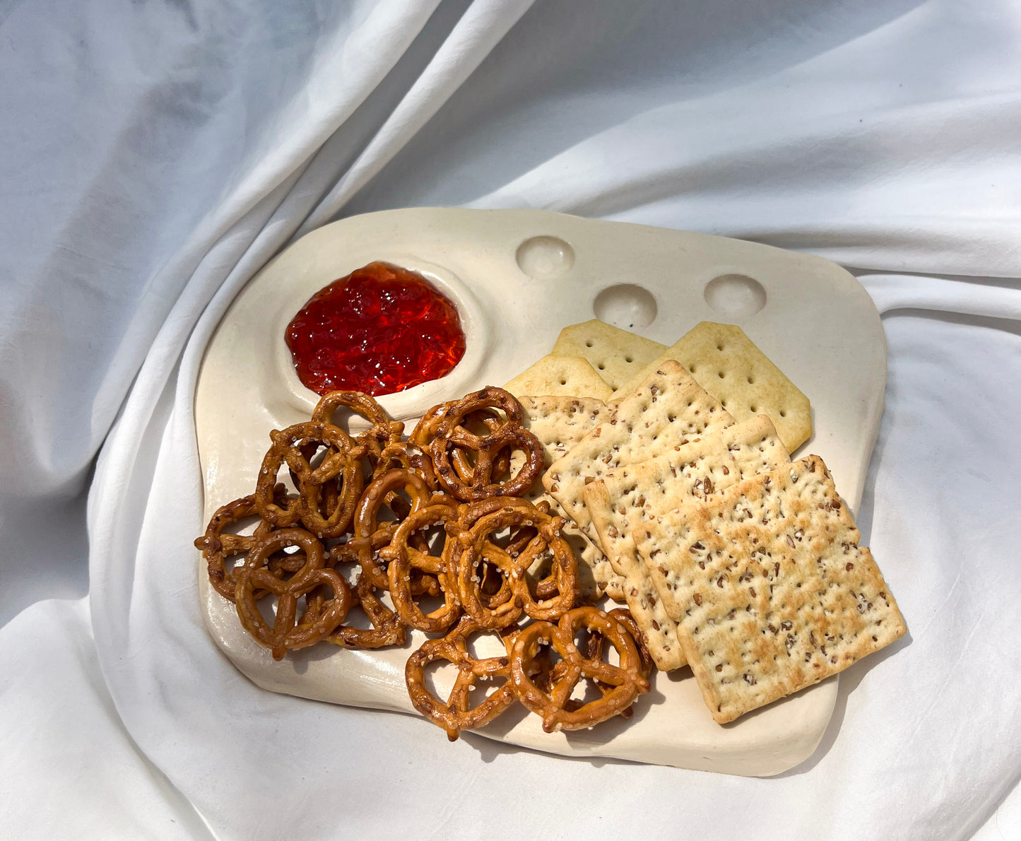 Beige plate